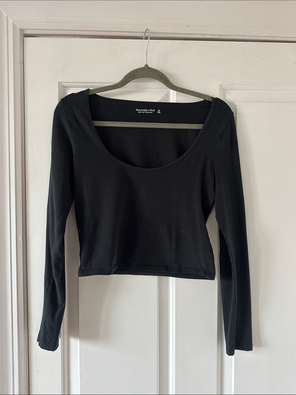 Abercrombie & Fitch Black Scoop-Neck Long Sleeve Crop Top